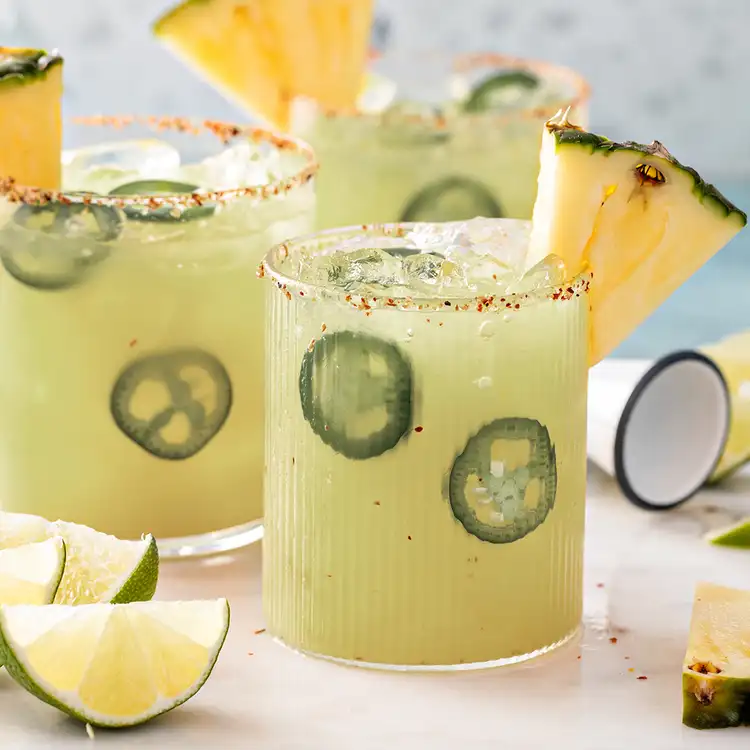 Fiesta-Pineapple-Margarita-1x1
